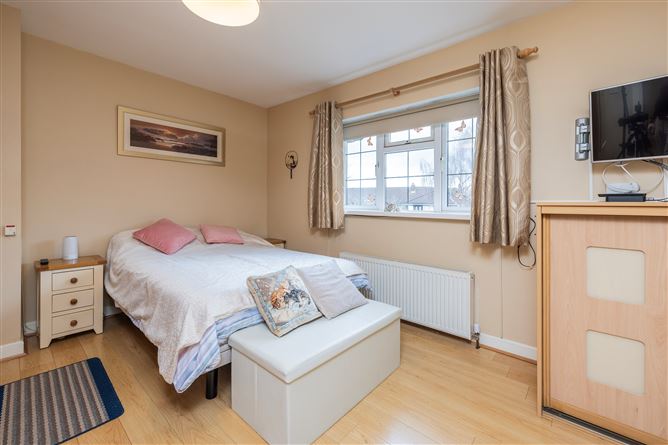 https://photos-a.propertyimages.ie/media/6/7/0/4982076/37b1f955-2c86-4172-a119-f3ead3c9f597_l.jpg