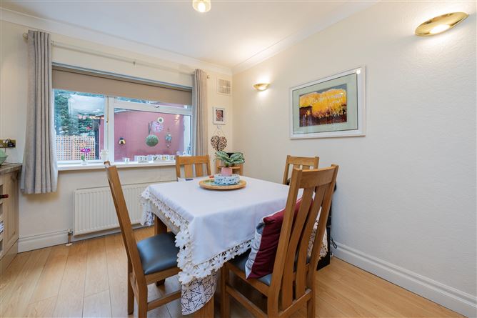 https://photos-a.propertyimages.ie/media/6/7/0/4982076/37b1f955-2c86-4172-a119-f3ead3c9f597_l.jpg