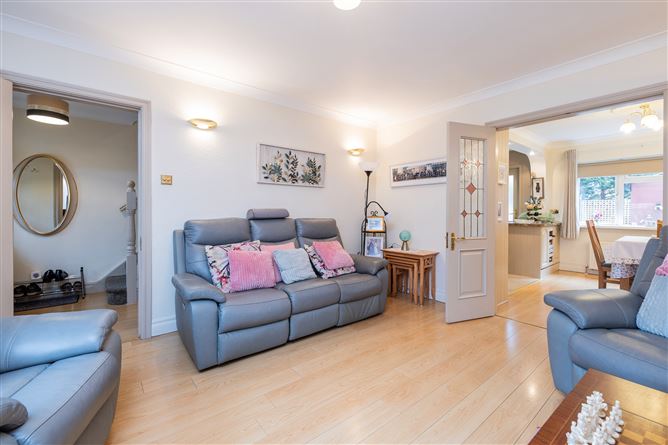 https://photos-a.propertyimages.ie/media/6/7/0/4982076/37b1f955-2c86-4172-a119-f3ead3c9f597_l.jpg