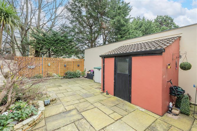 https://photos-a.propertyimages.ie/media/6/7/0/4982076/37b1f955-2c86-4172-a119-f3ead3c9f597_l.jpg