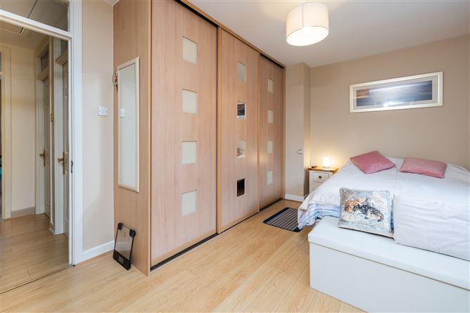 https://photos-a.propertyimages.ie/media/6/7/0/4982076/37b1f955-2c86-4172-a119-f3ead3c9f597_l.jpg