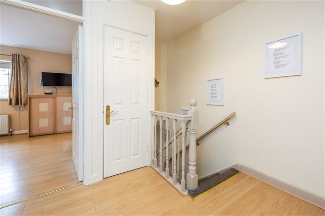 https://photos-a.propertyimages.ie/media/6/7/0/4982076/37b1f955-2c86-4172-a119-f3ead3c9f597_l.jpg