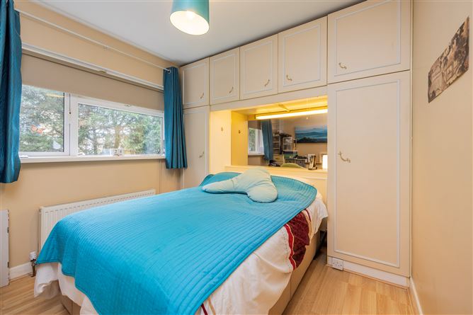 https://photos-a.propertyimages.ie/media/6/7/0/4982076/37b1f955-2c86-4172-a119-f3ead3c9f597_l.jpg