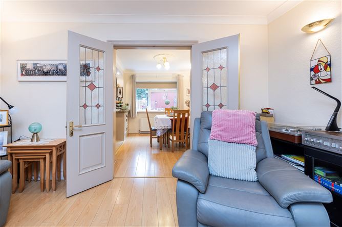 https://photos-a.propertyimages.ie/media/6/7/0/4982076/37b1f955-2c86-4172-a119-f3ead3c9f597_l.jpg