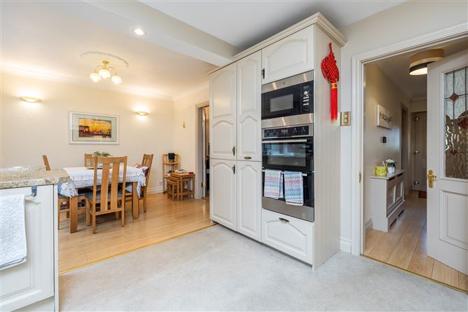 https://photos-a.propertyimages.ie/media/6/7/0/4982076/37b1f955-2c86-4172-a119-f3ead3c9f597_l.jpg