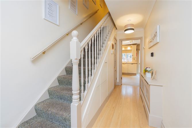 https://photos-a.propertyimages.ie/media/6/7/0/4982076/37b1f955-2c86-4172-a119-f3ead3c9f597_l.jpg