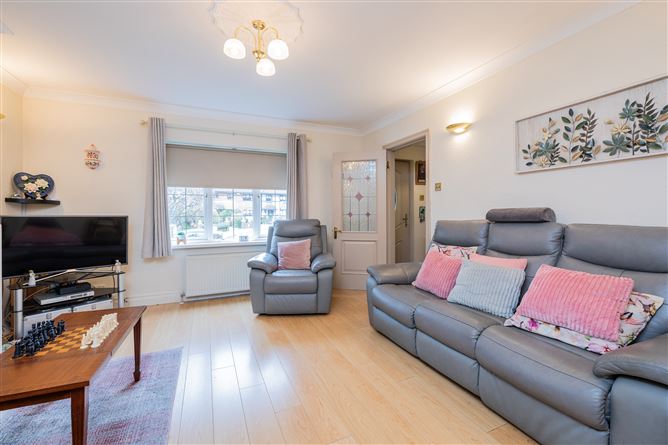 https://photos-a.propertyimages.ie/media/6/7/0/4982076/37b1f955-2c86-4172-a119-f3ead3c9f597_l.jpg