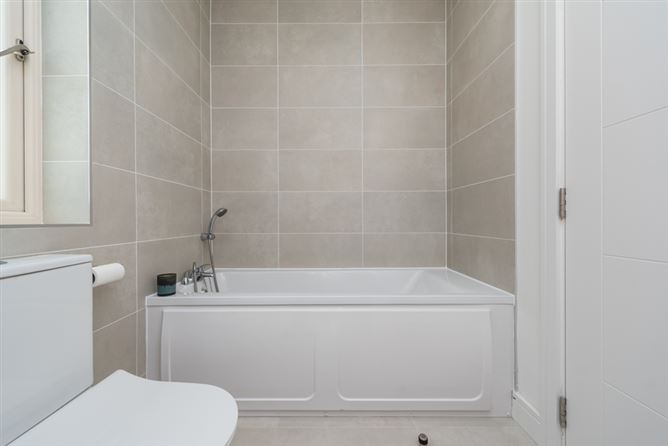 1 Oak Park Square, Oak Park, Naas, Co. Kildare. 