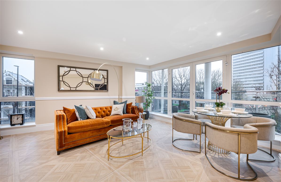 Riverbank Avenue,London,Greater London,United Kingdom