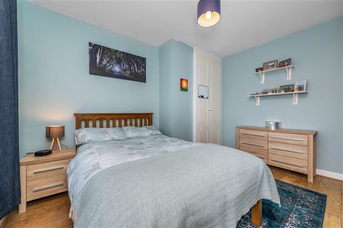 https://photos-a.propertyimages.ie/media/6/7/2/5017276/8f8b51a1-3226-4577-84e4-9195f1500137_l.jpg