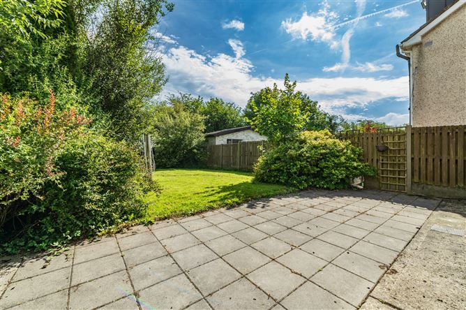 https://photos-a.propertyimages.ie/media/6/7/2/5017276/8f8b51a1-3226-4577-84e4-9195f1500137_l.jpg