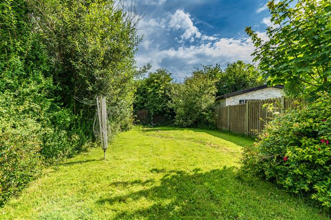 https://photos-a.propertyimages.ie/media/6/7/2/5017276/8f8b51a1-3226-4577-84e4-9195f1500137_l.jpg