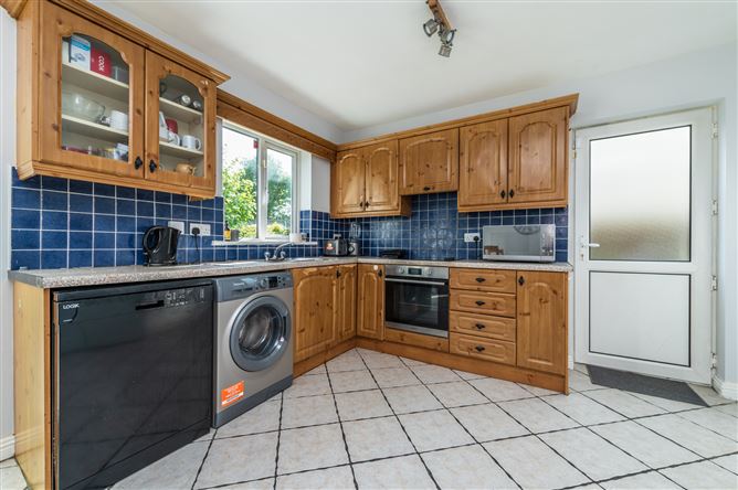 https://photos-a.propertyimages.ie/media/6/7/2/5017276/8f8b51a1-3226-4577-84e4-9195f1500137_l.jpg