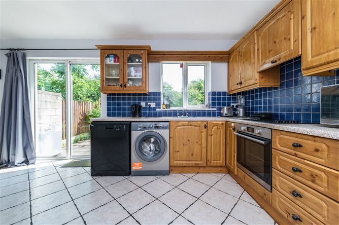 https://photos-a.propertyimages.ie/media/6/7/2/5017276/8f8b51a1-3226-4577-84e4-9195f1500137_l.jpg