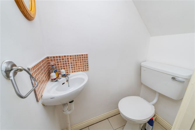 https://photos-a.propertyimages.ie/media/6/7/2/5017276/8f8b51a1-3226-4577-84e4-9195f1500137_l.jpg