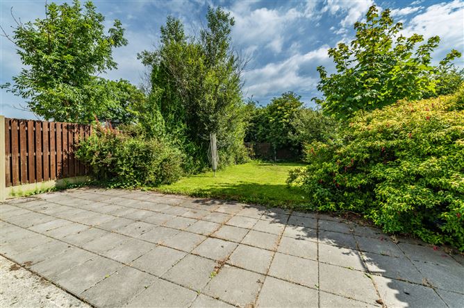 https://photos-a.propertyimages.ie/media/6/7/2/5017276/8f8b51a1-3226-4577-84e4-9195f1500137_l.jpg