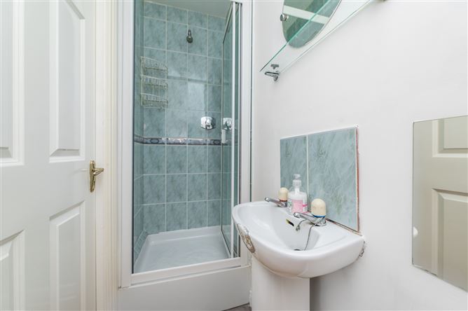 https://photos-a.propertyimages.ie/media/6/7/2/5017276/8f8b51a1-3226-4577-84e4-9195f1500137_l.jpg