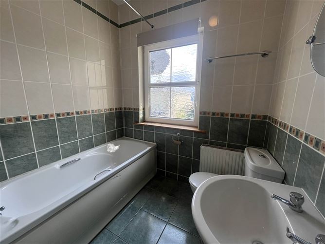 9 Longfield Avenue, Clonmel, County Tipperary