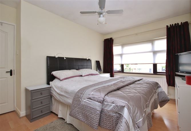 4 Ashfield Park, Kingswood, Dublin 24
