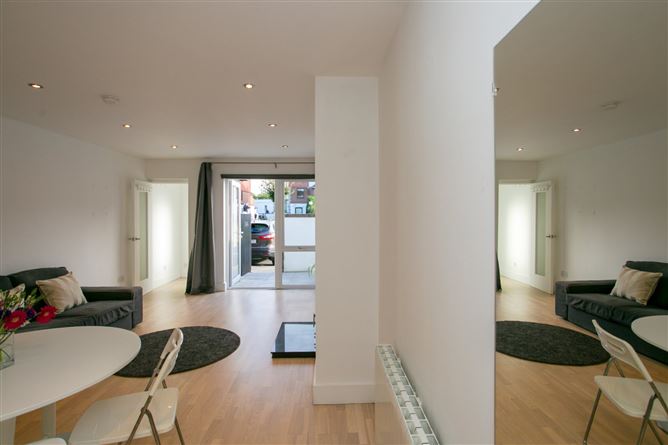 17 White Oaks, Roebuck Road, Clonskeagh, Dublin 14