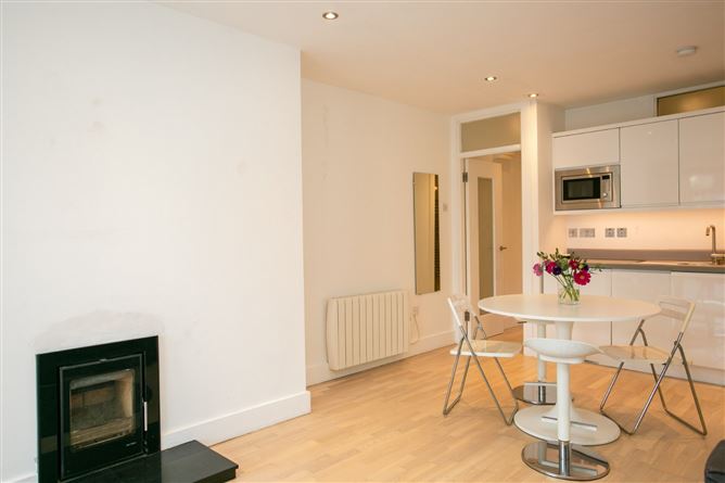 17 White Oaks, Roebuck Road, Clonskeagh, Dublin 14