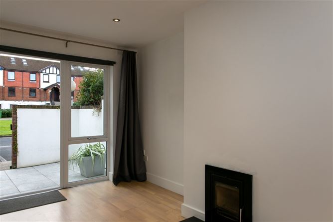 17 White Oaks, Roebuck Road, Clonskeagh, Dublin 14