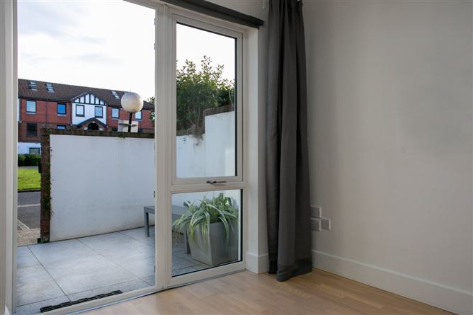 17 White Oaks, Roebuck Road, Clonskeagh, Dublin 14