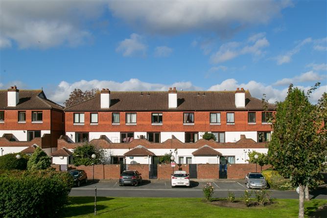 17 White Oaks, Roebuck Road, Clonskeagh, Dublin 14