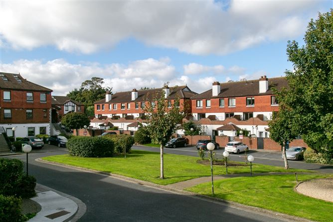 17 White Oaks, Roebuck Road, Clonskeagh, Dublin 14