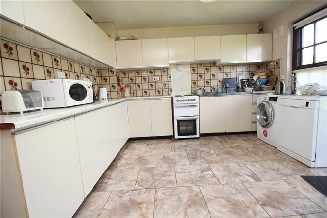 89 College Park, Longford, Longford