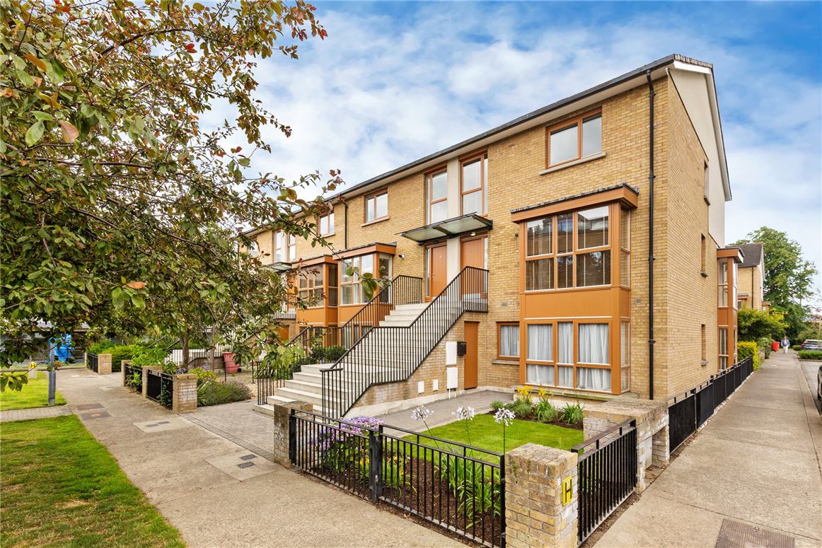 17 Merton Walk, Mount Saint Annes, Milltown, Dublin 6 Sherry