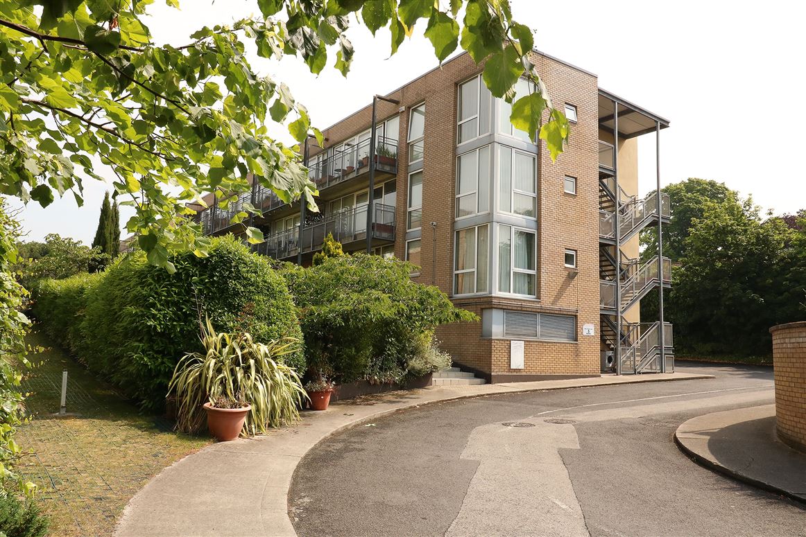 100 Griffith Hall , Drumcondra, Dublin 9