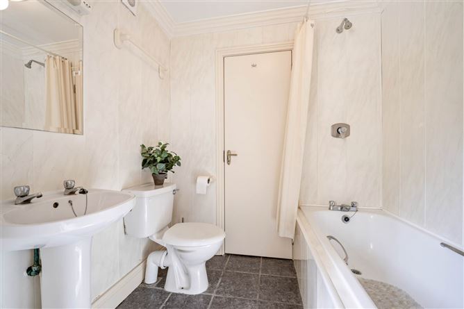 9 Bayview Court, Loughatalia, Galway, County Galway