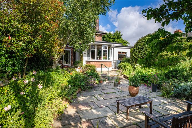 https://photos-a.propertyimages.ie/media/6/7/5/4999576/9cd550d1-60cc-43fb-9576-4cecf39d5e2f_l.jpg