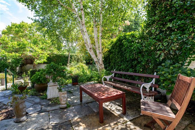 https://photos-a.propertyimages.ie/media/6/7/5/4999576/9cd550d1-60cc-43fb-9576-4cecf39d5e2f_l.jpg