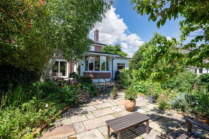 https://photos-a.propertyimages.ie/media/6/7/5/4999576/9cd550d1-60cc-43fb-9576-4cecf39d5e2f_l.jpg