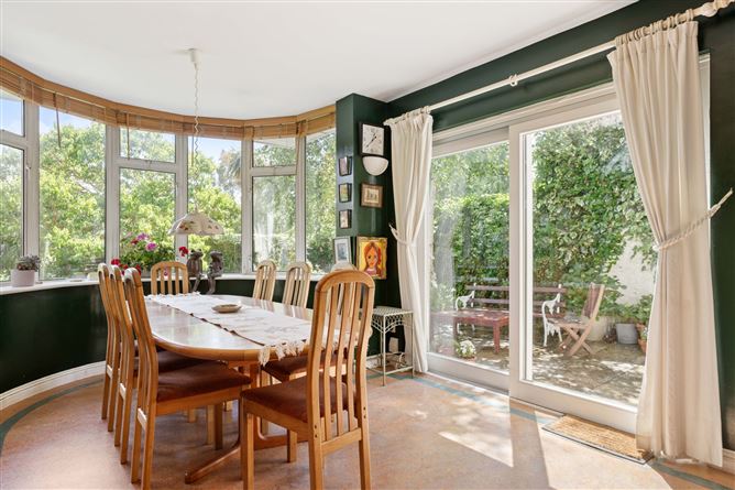 https://photos-a.propertyimages.ie/media/6/7/5/4999576/9cd550d1-60cc-43fb-9576-4cecf39d5e2f_l.jpg