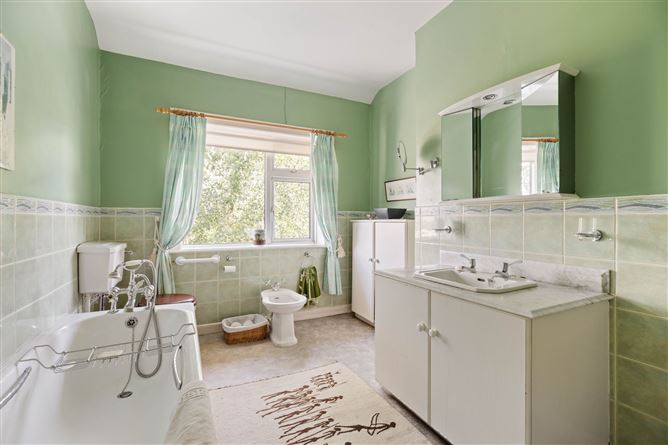 https://photos-a.propertyimages.ie/media/6/7/5/4999576/9cd550d1-60cc-43fb-9576-4cecf39d5e2f_l.jpg