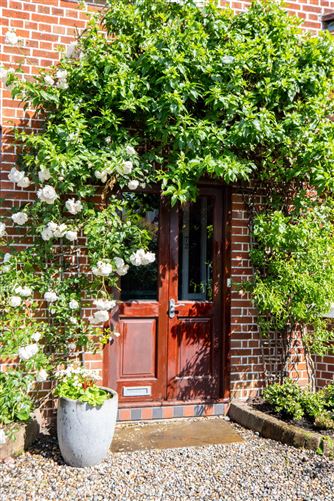 https://photos-a.propertyimages.ie/media/6/7/5/4999576/9cd550d1-60cc-43fb-9576-4cecf39d5e2f_l.jpg