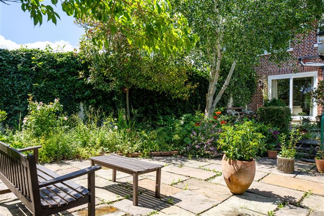 https://photos-a.propertyimages.ie/media/6/7/5/4999576/9cd550d1-60cc-43fb-9576-4cecf39d5e2f_l.jpg