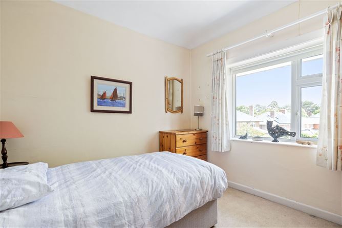 https://photos-a.propertyimages.ie/media/6/7/5/4999576/9cd550d1-60cc-43fb-9576-4cecf39d5e2f_l.jpg