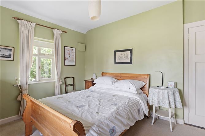 https://photos-a.propertyimages.ie/media/6/7/5/4999576/9cd550d1-60cc-43fb-9576-4cecf39d5e2f_l.jpg