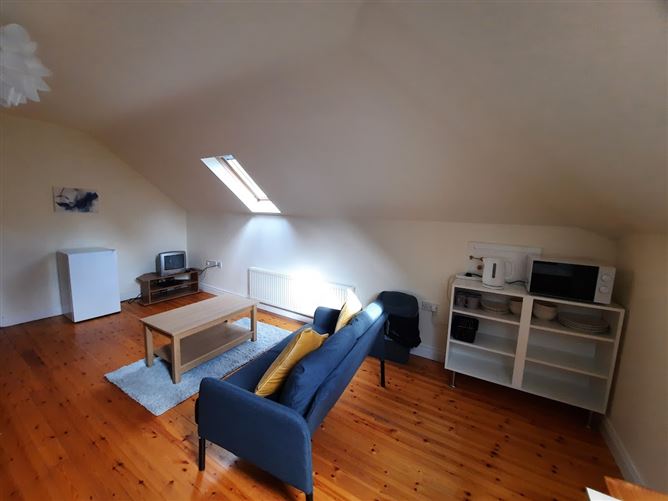 https://photos-a.propertyimages.ie/media/6/7/6/4996676/0dd1c15f-9c24-4104-8399-80d6b351ed6b_l.jpg