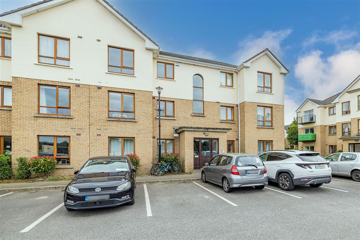 37 The Green Larch Hill, Santry, Dublin 9