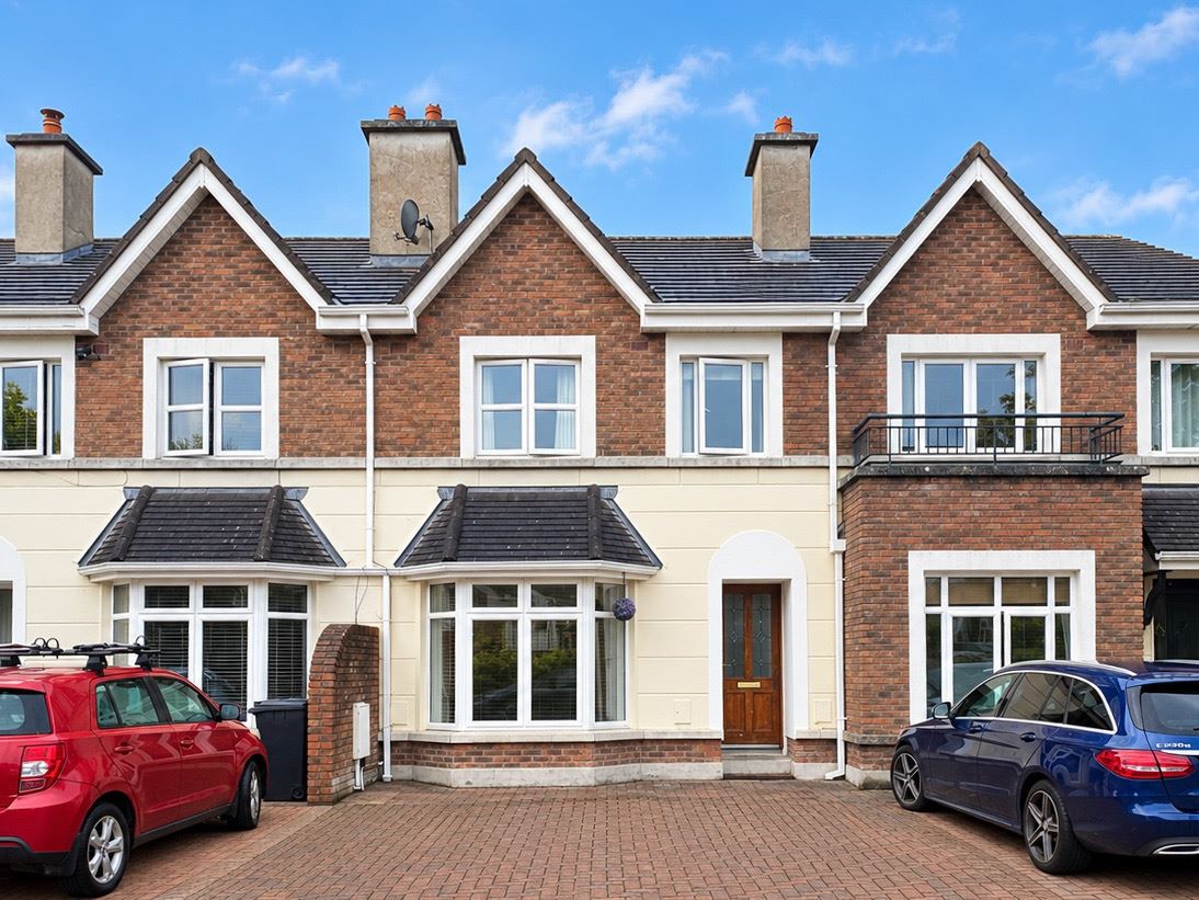 26 Ros Caoin, Roscam, Galway