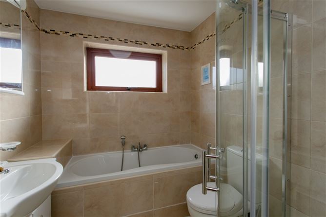 90 Broadford Drive, Ballinteer, Dublin 16