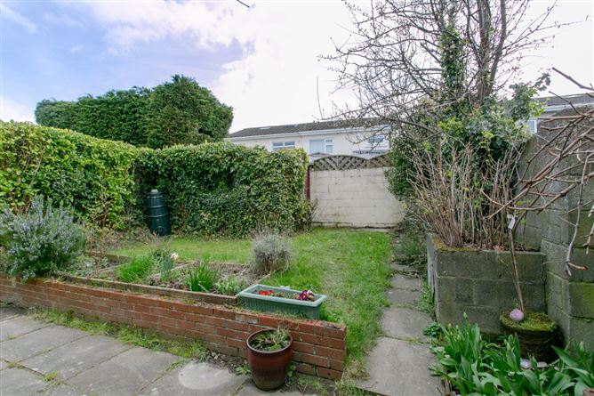 90 Broadford Drive, Ballinteer, Dublin 16