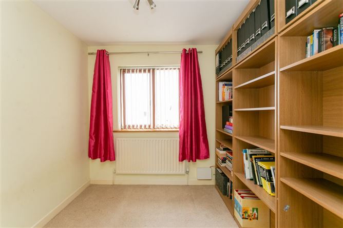 90 Broadford Drive, Ballinteer, Dublin 16