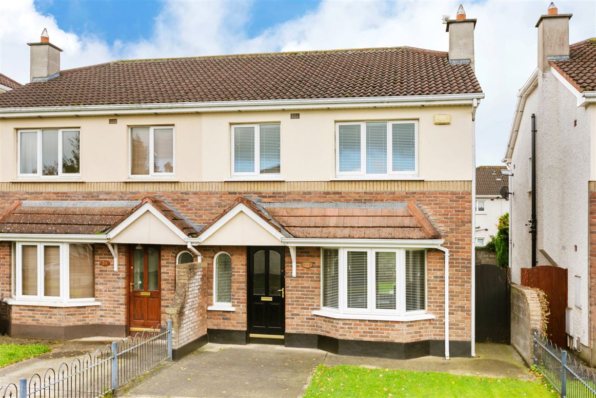 22 Fforster Grove, Lucan, Co. Dublin Sherry FitzGerald Lucan