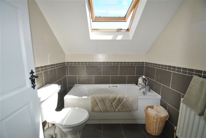 Photo 33 of 47 — 141 Glencarrick, Roscrea, Co. Tipperary